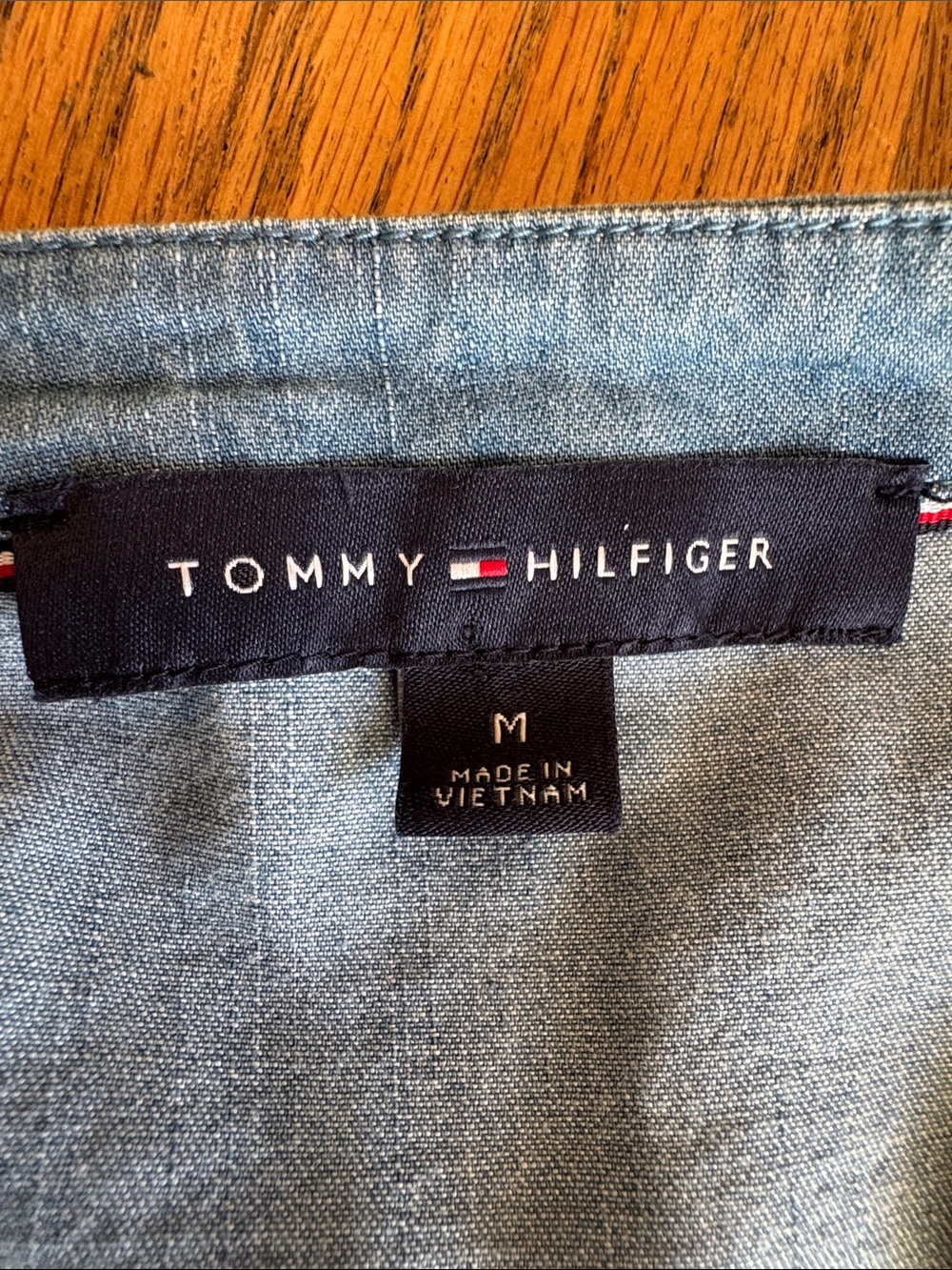 Tommy Hilfiger Light Blue Denim Long Sleeve Tiered Dress Size: Medium A375 - Picture 2 of 7